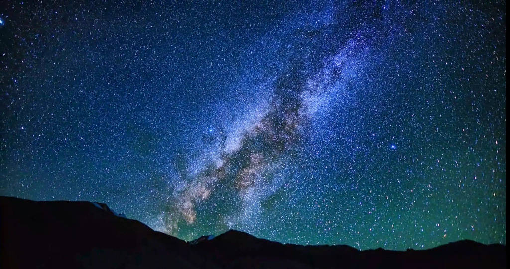 夏季银河到底有多美 带你领略一下_时候_中心_屋顶