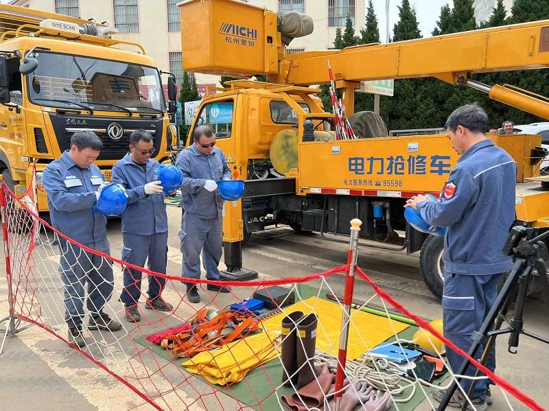 南网云南曲靖马龙供电局带电作业保障国家义务教育质量监测顺利进行