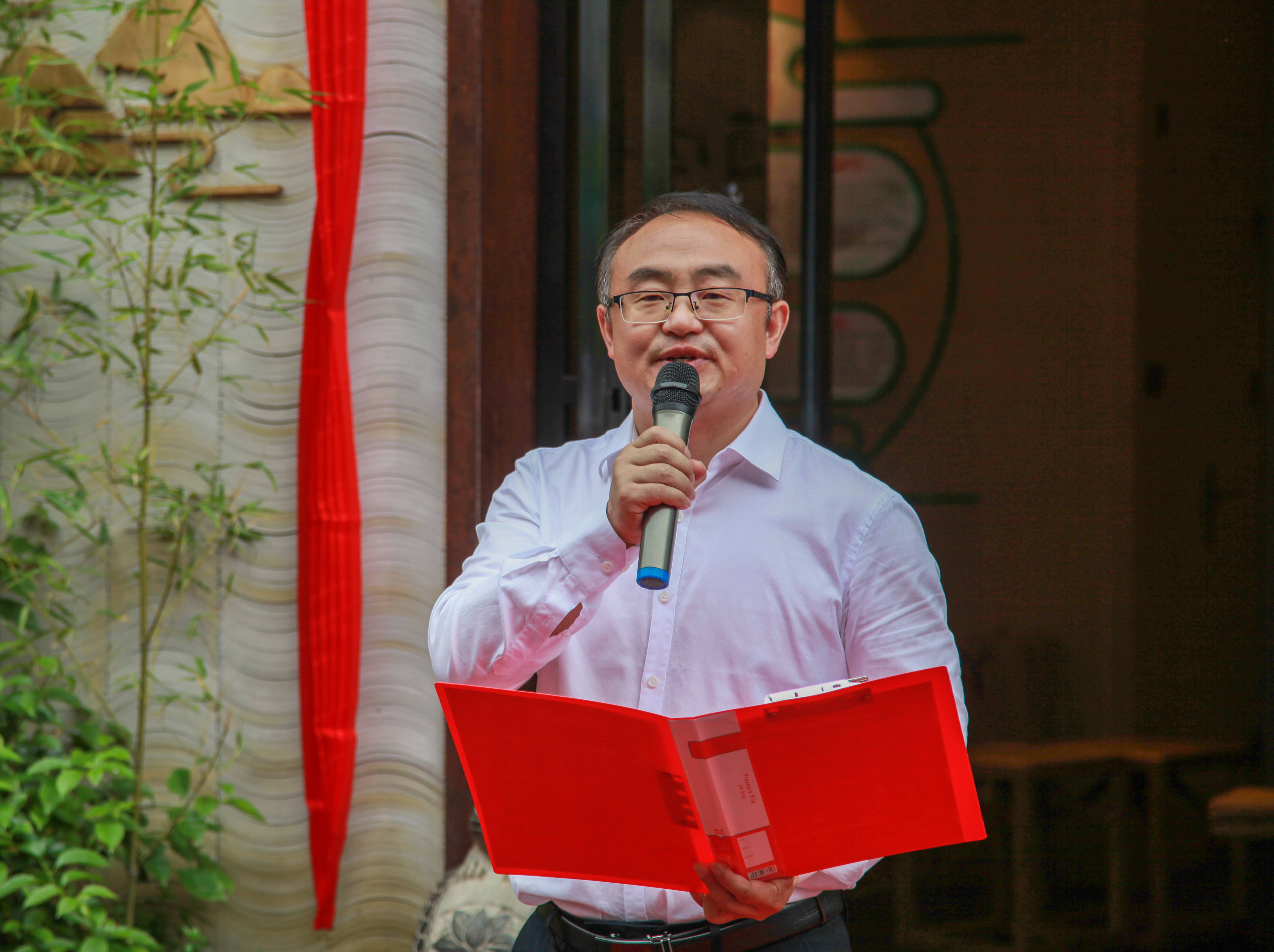 县长带头"跳起来摘桃子" 打造桑植白茶百亿产业_梁高武_湖南_嘉宾