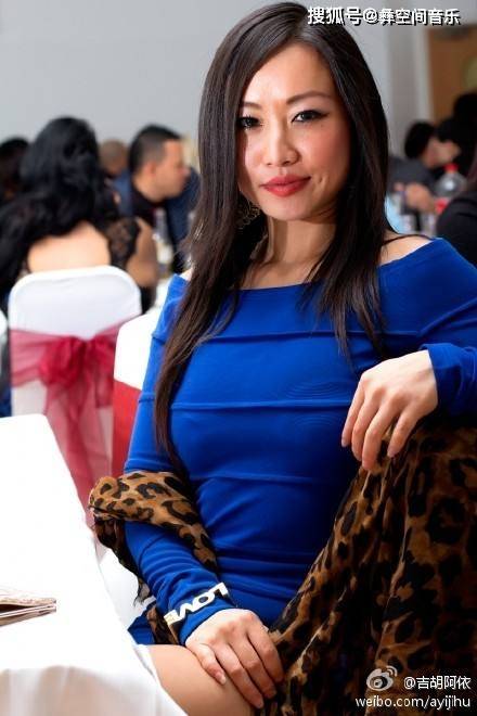 2008年,创作歌曲《不要怕》,后来被彝族山鹰组合成员瓦其依合收录在其