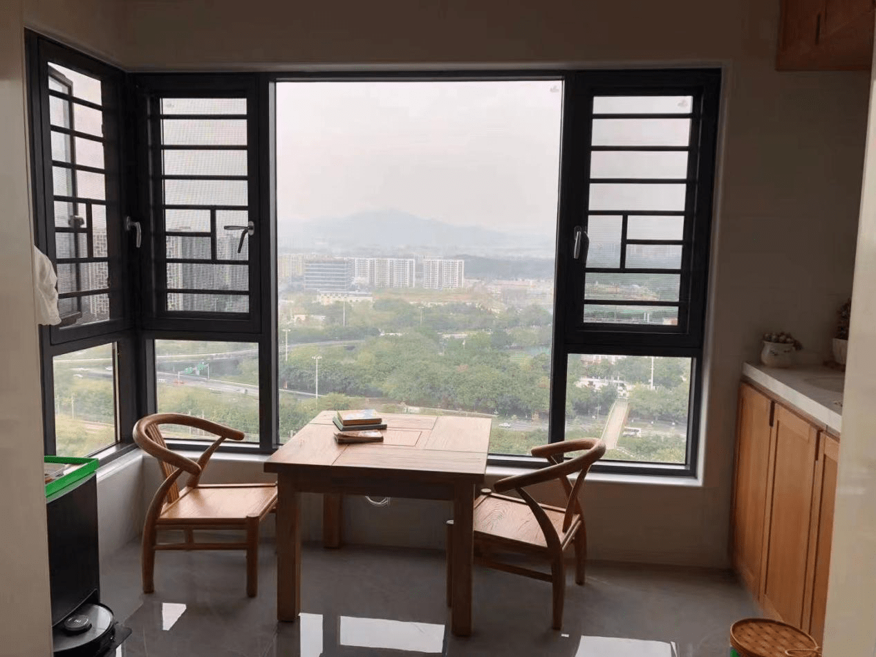 客厅用铝合金平开隔音窗深圳隔音门窗厂家生产安装多少钱