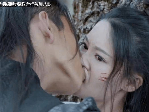 王大陆把李沁的嘴亲到变形帮助林允绑头发与张天爱相互喂饭