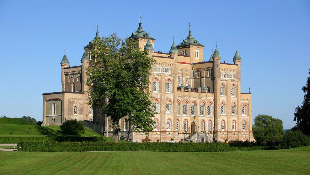 专科生可以报读西班牙武康大学人力资源管理硕士学位项目吗有什么要求