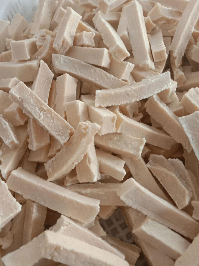 酸奶疙瘩黑加仑奶疙瘩草莓奶疙瘩酥油酥油是哈萨克族食品之精华,草原