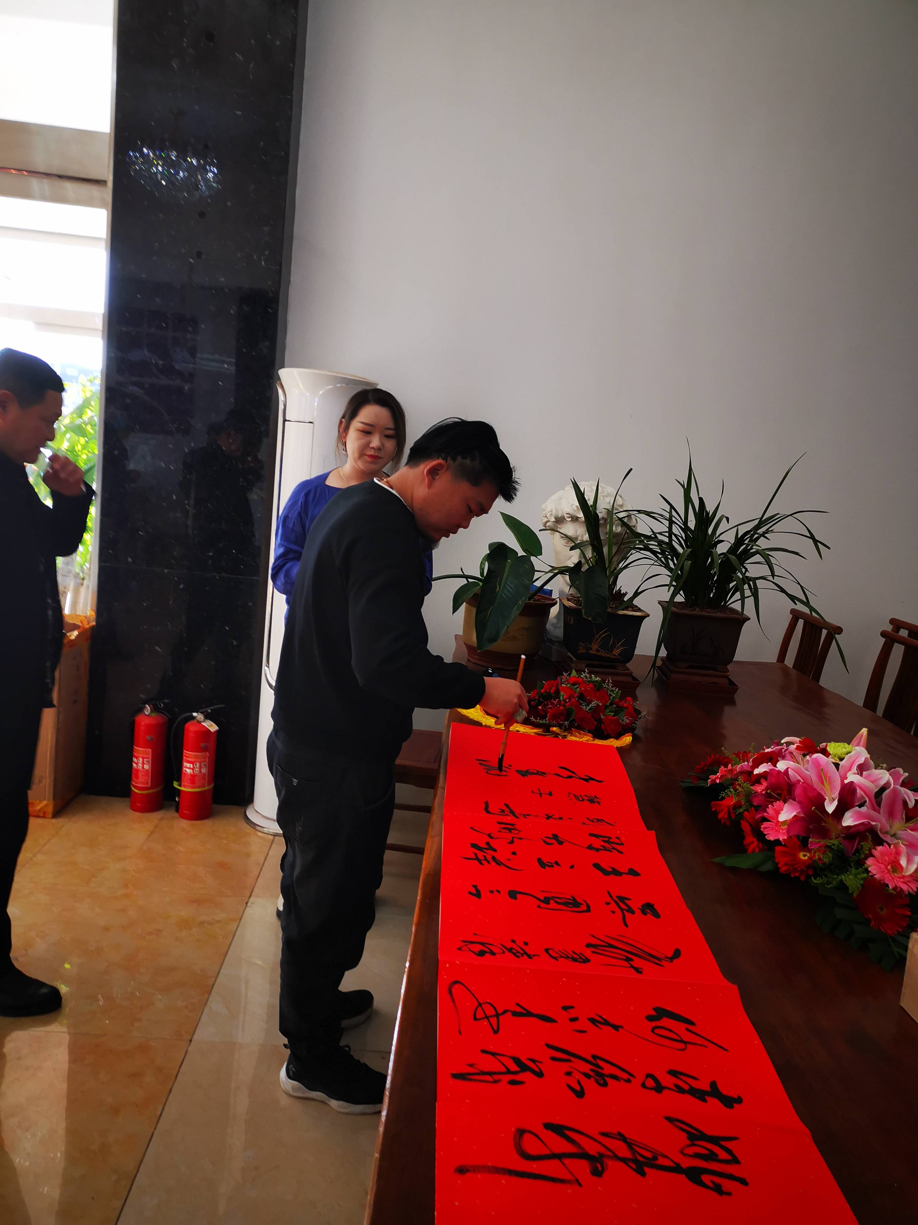 中国与白俄罗斯国家历史艺术文化交流形象大使,世称"中原一笔画鱼人"