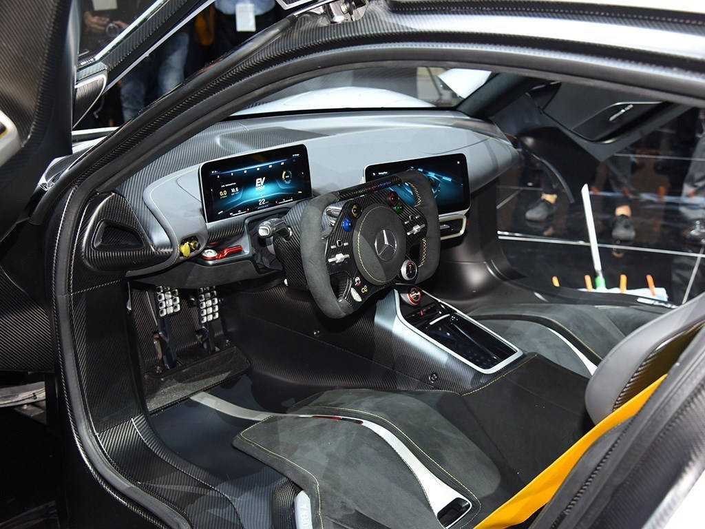 梅赛德斯amgone亮相古德伍德速度节最大输出1063马力