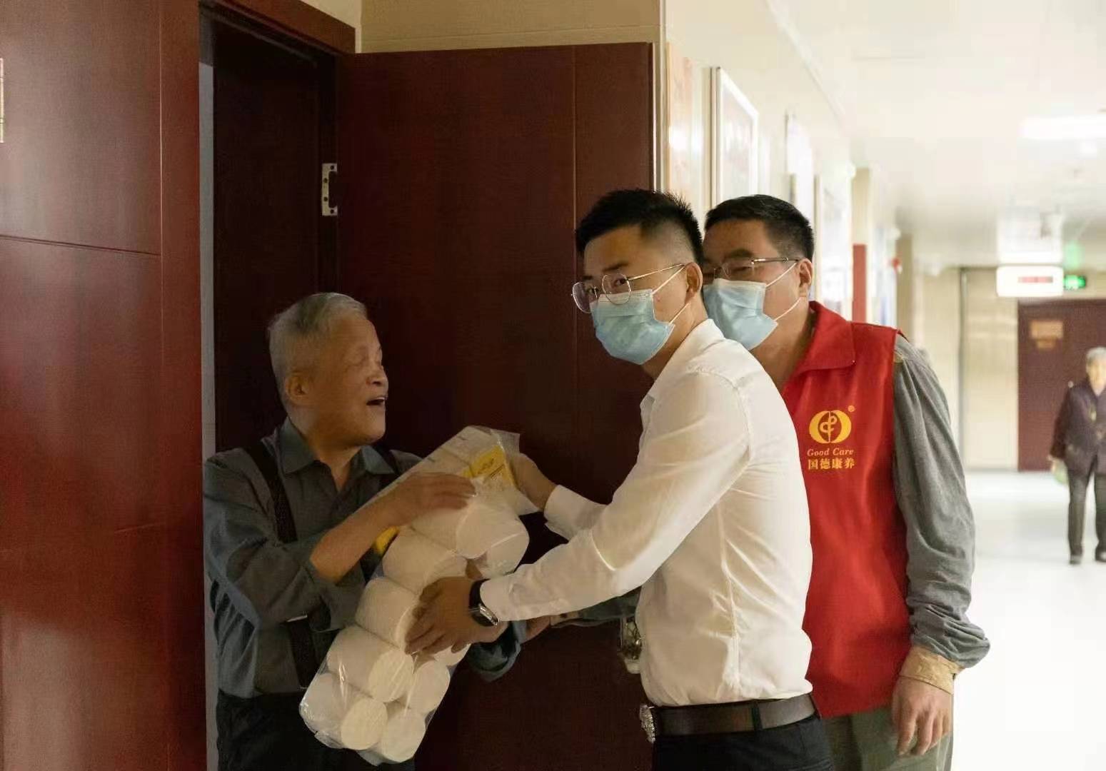 情系老人冷暖,真心送爱陪伴 ——王长玲先生公益敬老