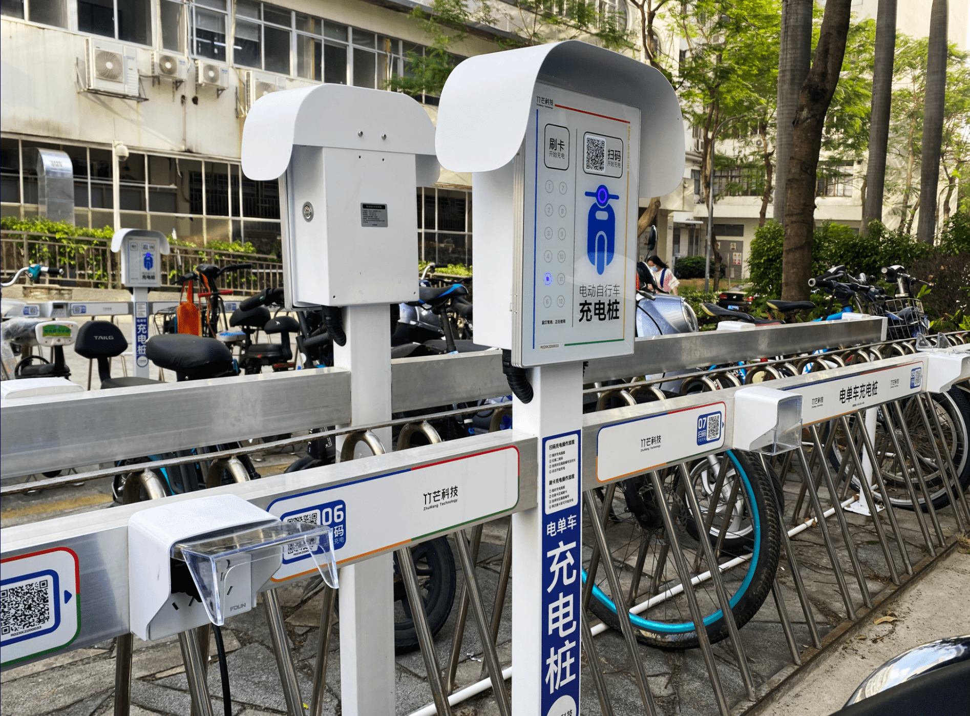 重庆电动摩托车充电站图片