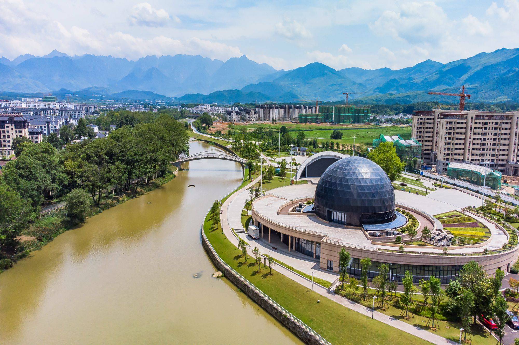 安徽浦溪河休闲旅游区,环境秀美,是一处黄山下的"网红打卡地"_河水
