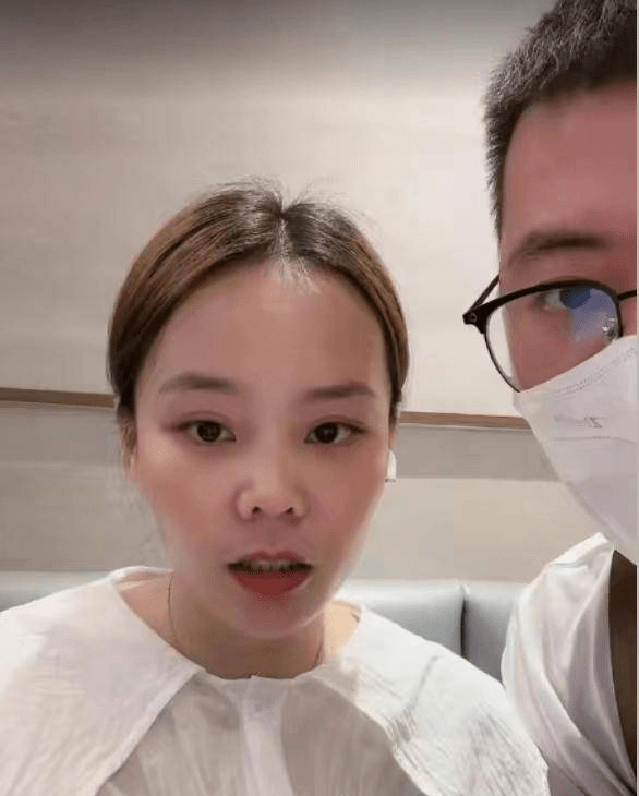 原创争议不断熊磊现身直播回应网友质疑男搭档入镜成焦点