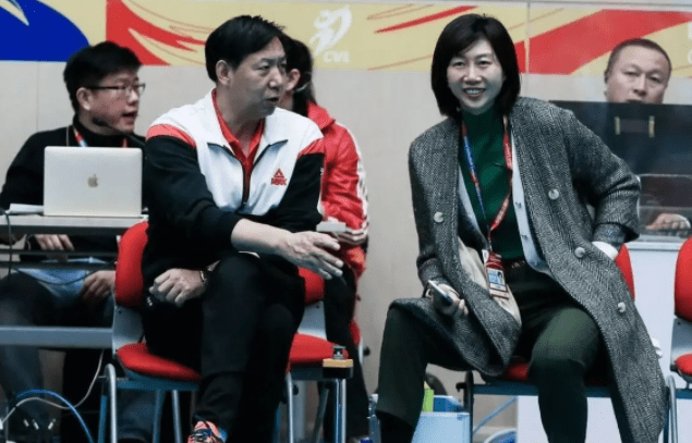 金牌女排替补还是管理中心副主任,老公是个帅气的田径男.