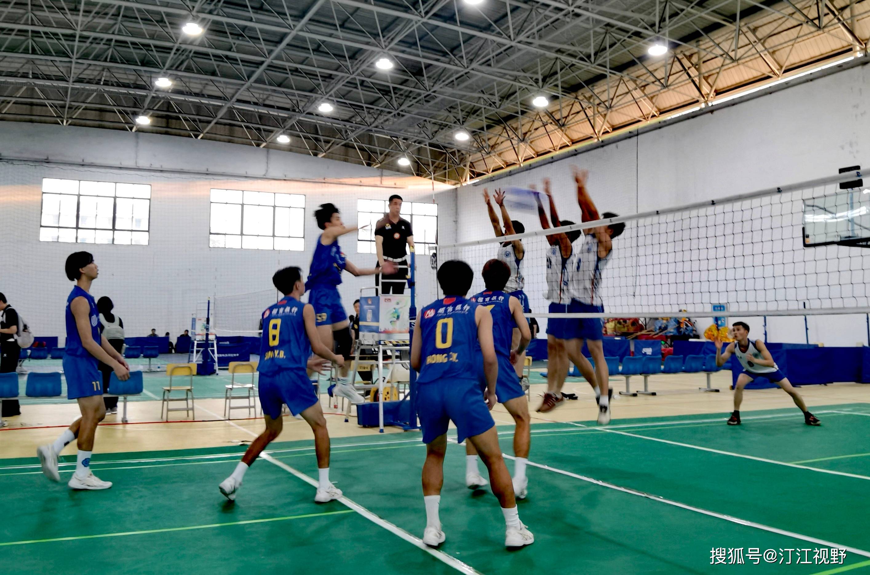 闽西职业技术学院代表队在福建省第十七届运动会大学生部气排球比赛中