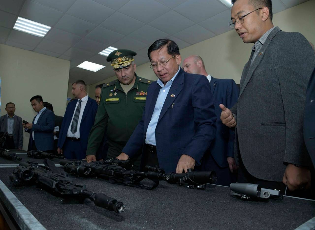 原创缅军总司令敏昂莱率团抵达新西伯利亚访问国立大学和高级军事指挥