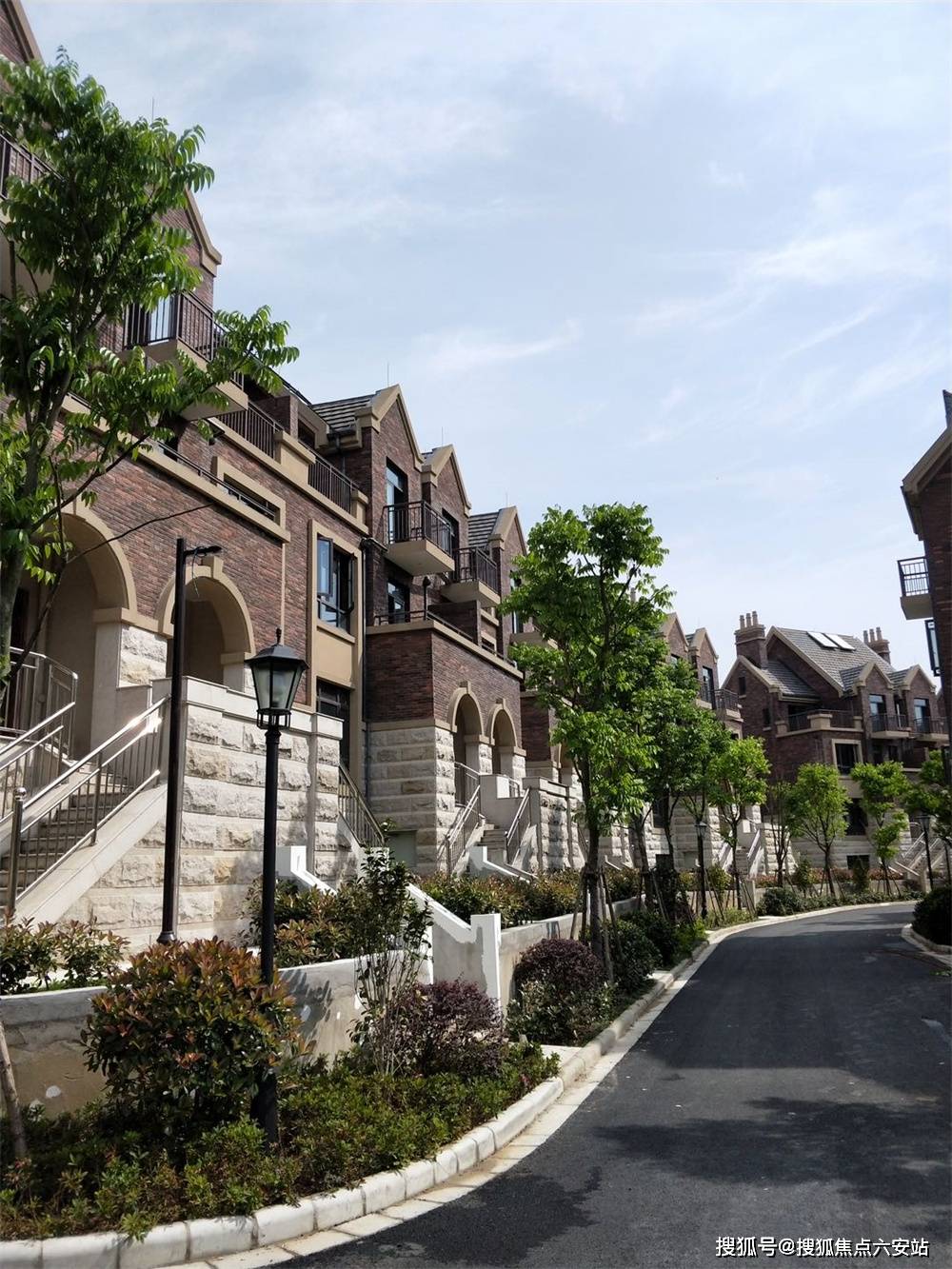 总建13万方,集双拼独墅,联排别墅,叠拼别墅于一体,是北仑城区乃至宁波