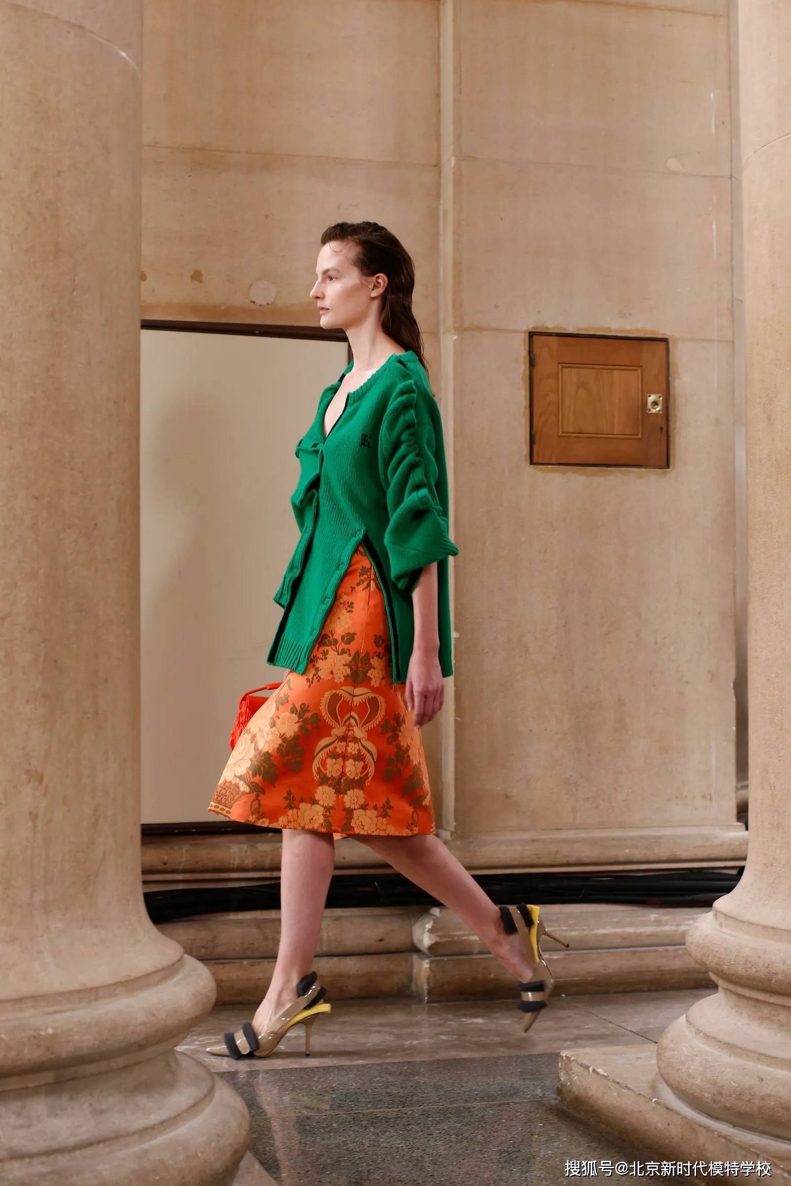 模特艺考生们的基本功_表演_向后_专业