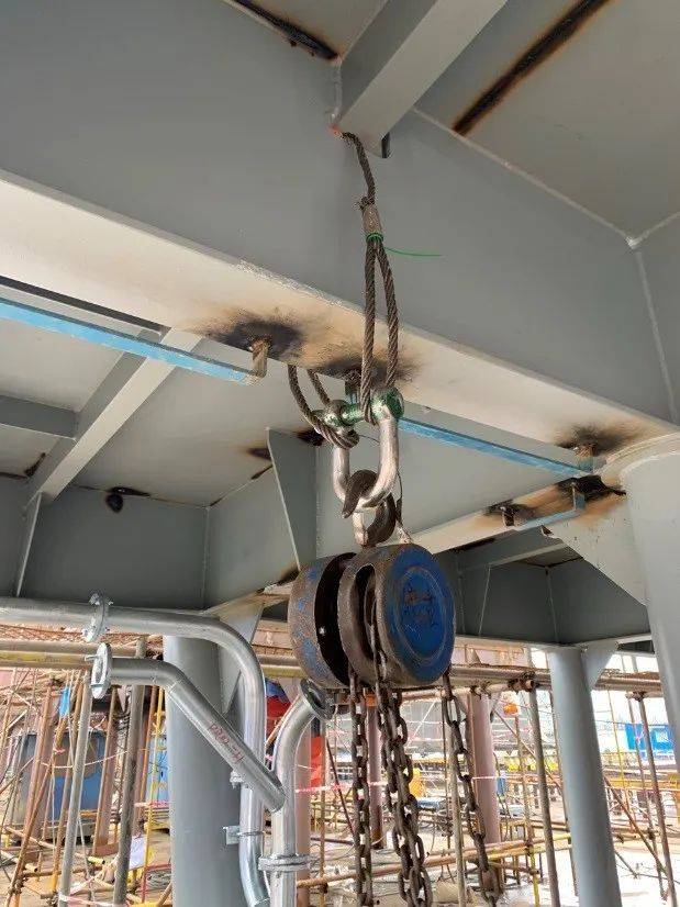 手拉倒链对固定锚点的要求性极高,不论倒链的吨位大小,锚点都必须符合