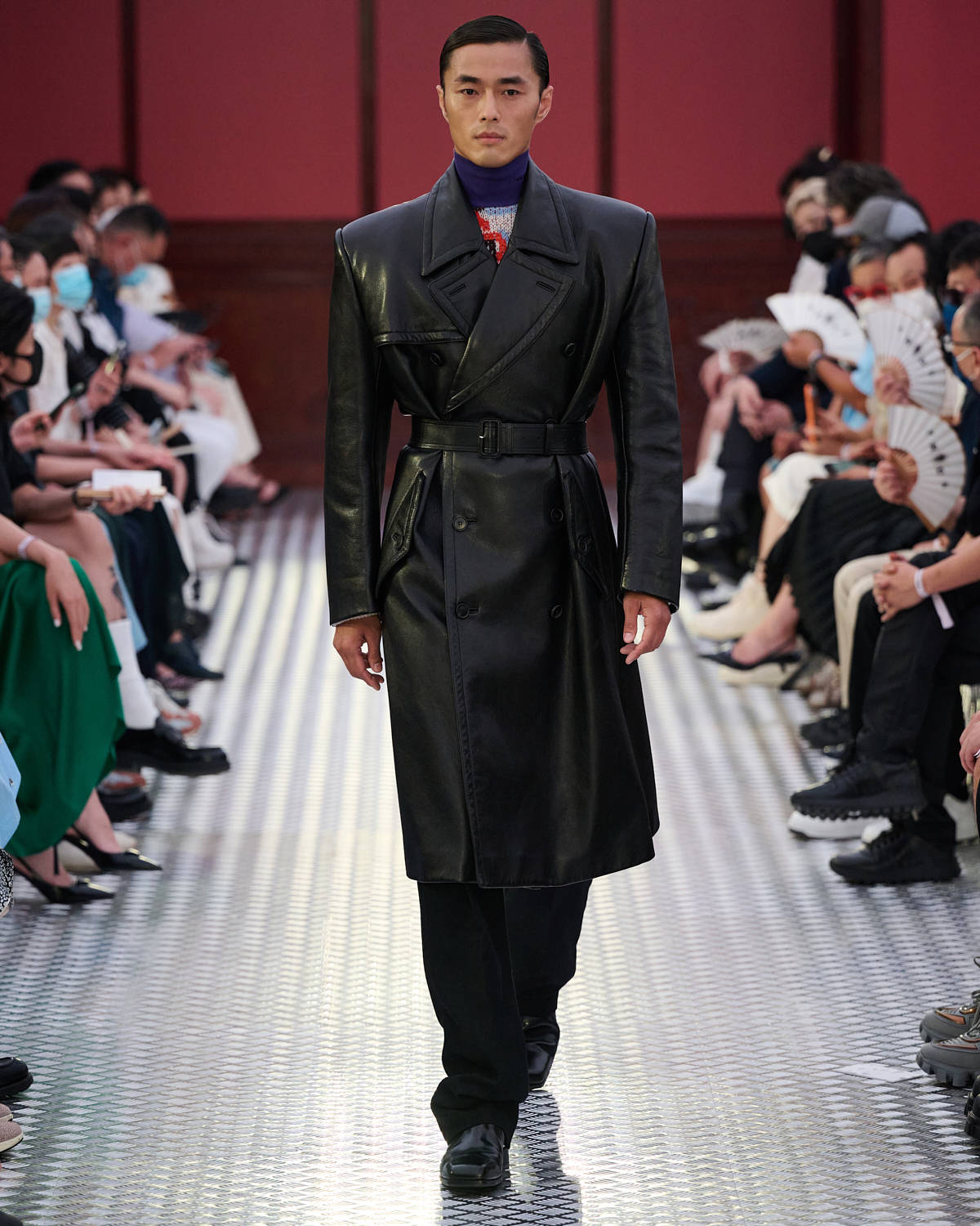 prada2022秋冬时装秀郡王府举办 李易峰春夏惠英红热依扎走秀气场强大