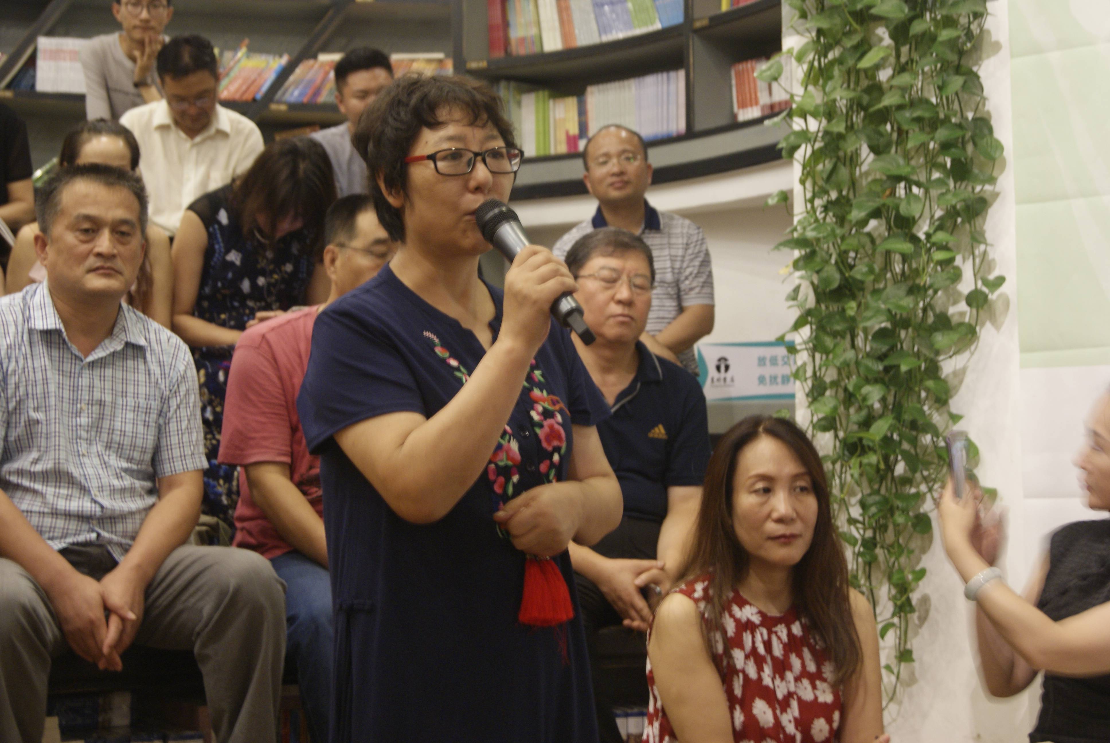 安琪,潇潇,施施然,戴潍娜在《中国女诗人诗选》新书发布会上的发言