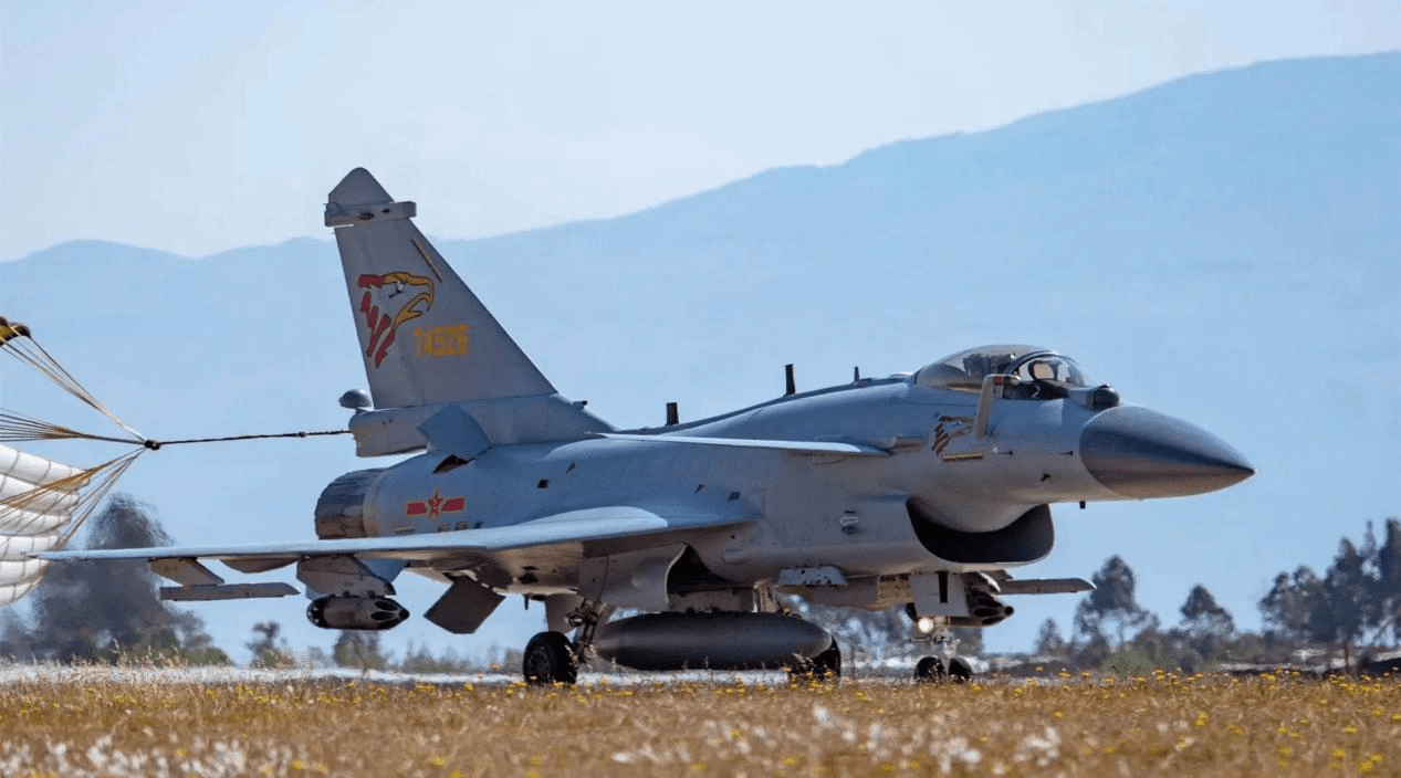 还装备了卫兵2超远程火箭炮等大威力武器,因此苏丹想要采购歼10c就