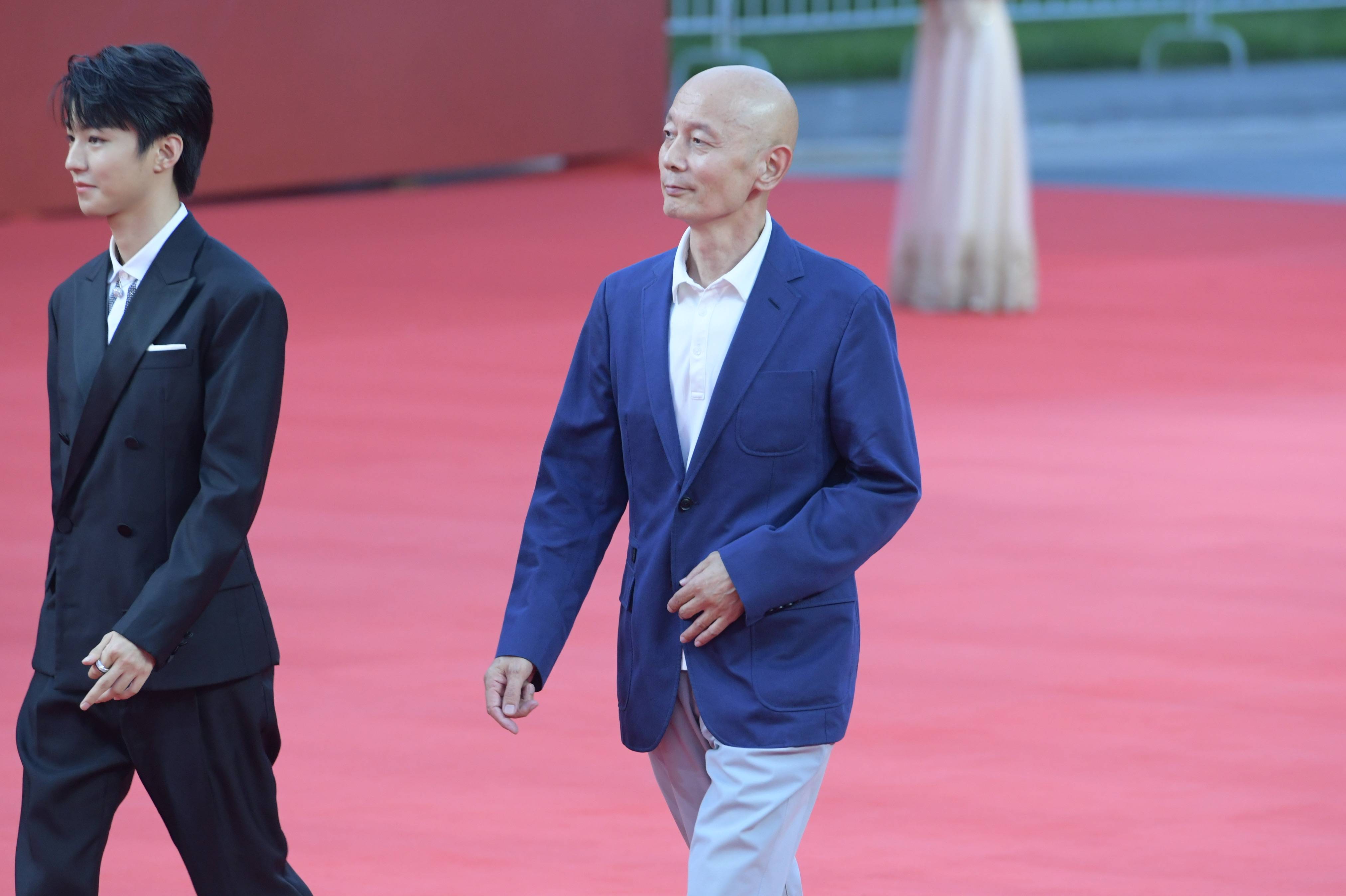 TFBOYS談和趙薇密切合作	：跟大姐拍片自學十分多，大姐十分照料我