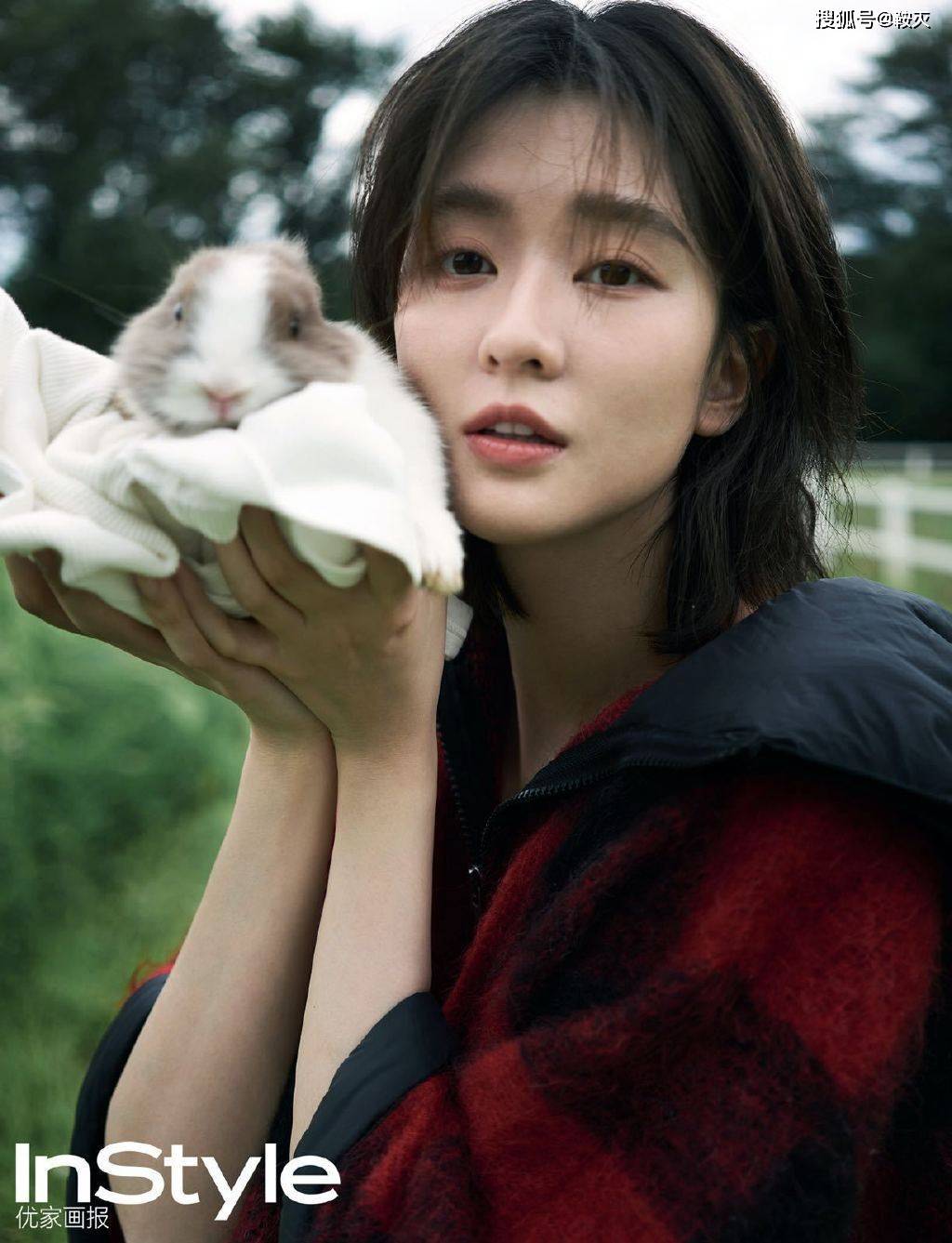 乔欣拍慵懒写真，炎炎夏日的浪潮