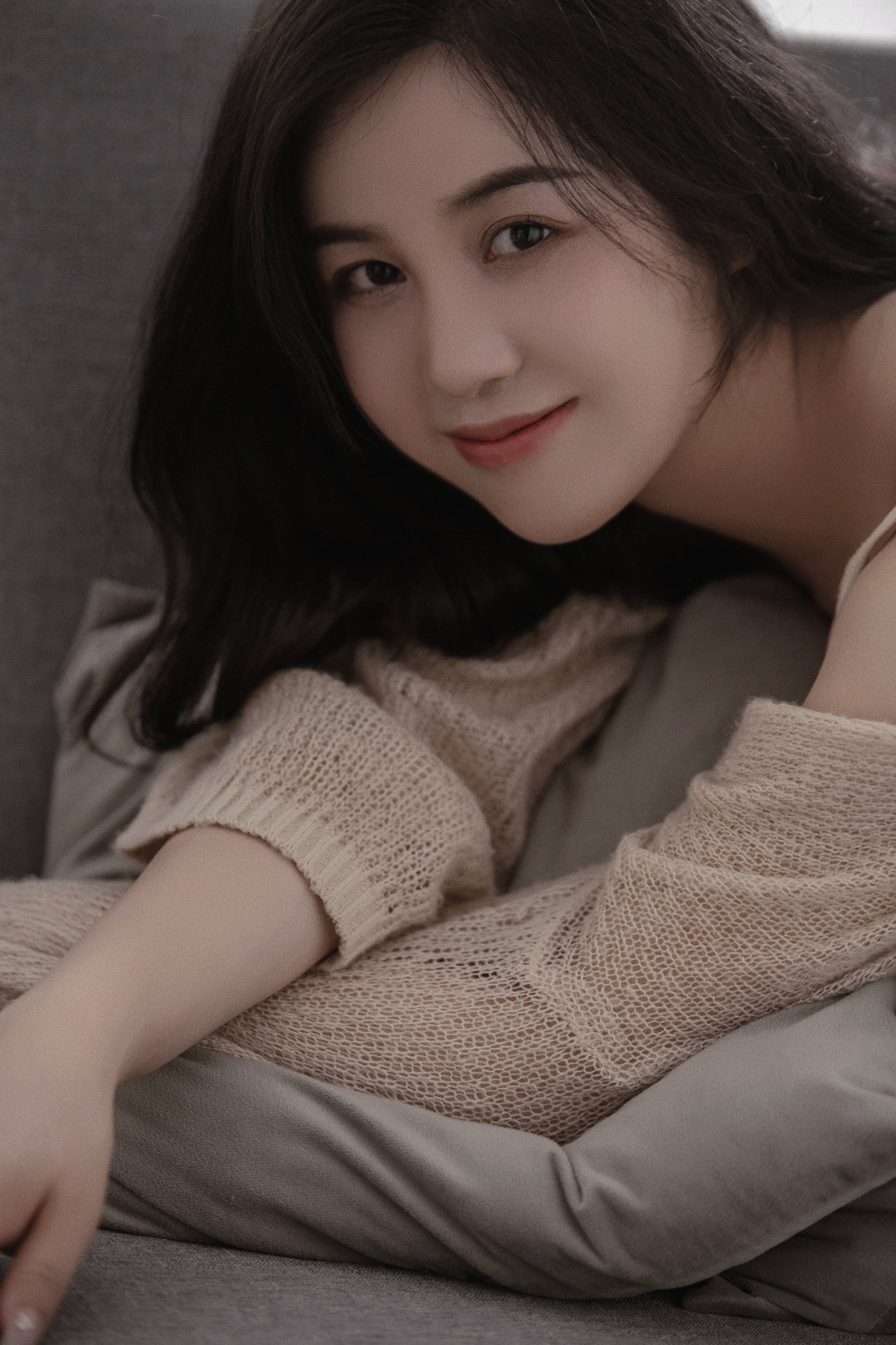 舒瑶最新写真 杏色针织裙尽显温柔气质_夜莺_男儿_毕业