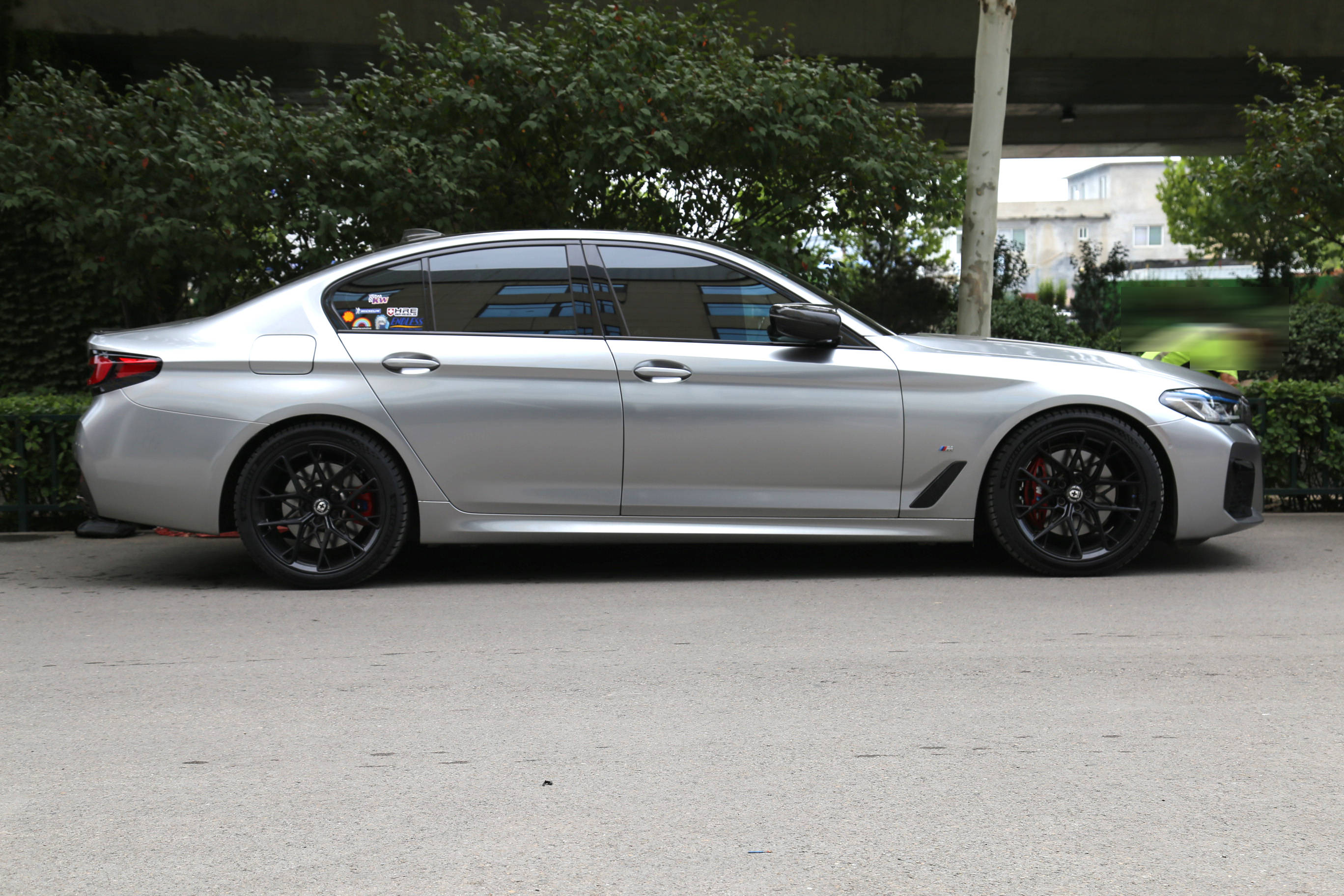 宝马五系升级kwle避震 hre轮毂 原厂mp排气后唇_搜狐汽车_搜狐网