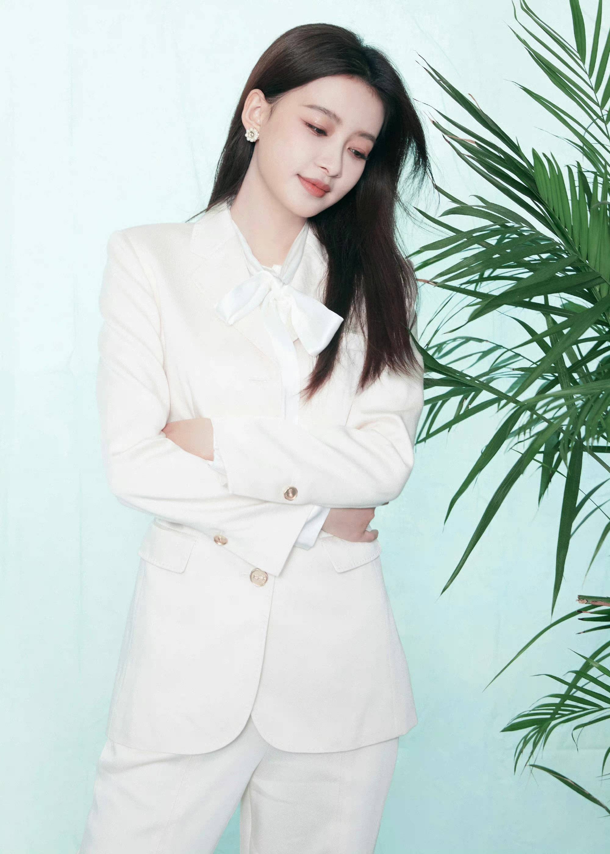 离婚后的孙怡回春似少女,水蛇腰民族风装扮引来路人围观_整体_一面