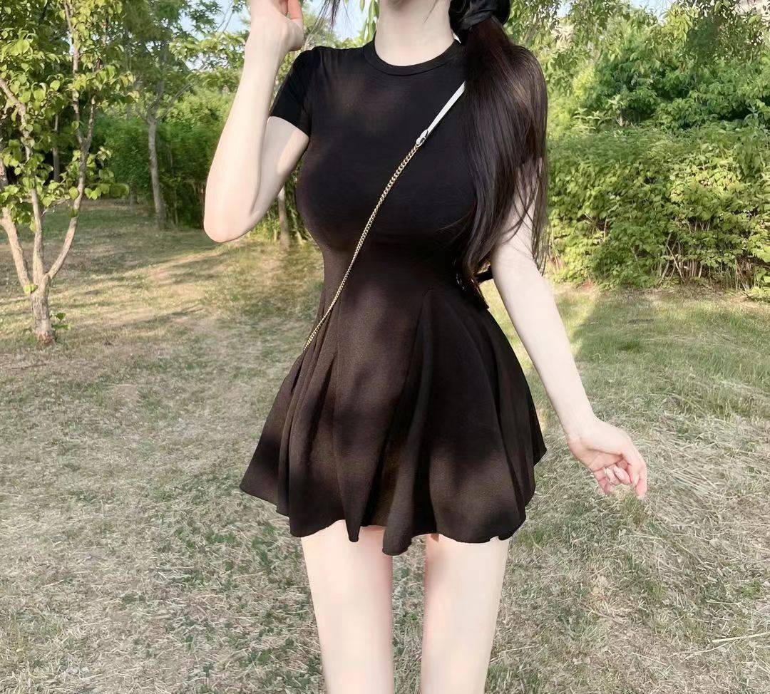 穿短裙的美丽女孩儿-搜狐大视野-搜狐新闻