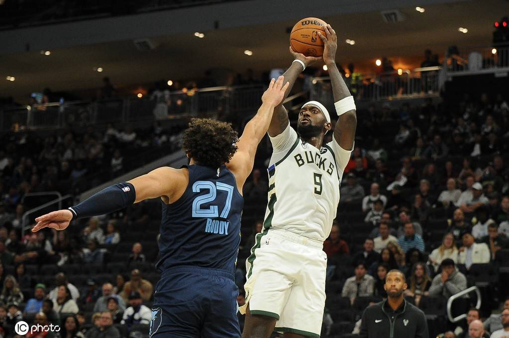 雄鹿核心字母哥轰下赛季新高47分13板 带伤作战末节连得12分导演逆转奇迹