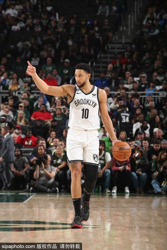 字母哥与欧文的巅峰对决谁才是真正的球场主宰