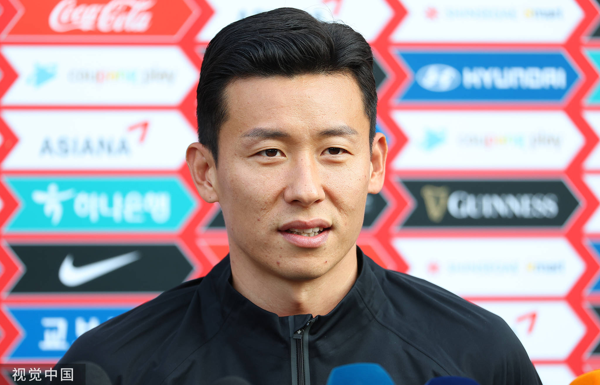 高清图：韩国队训练备战世界杯 球员慢跑笑容满面搜狐大视野搜狐新闻