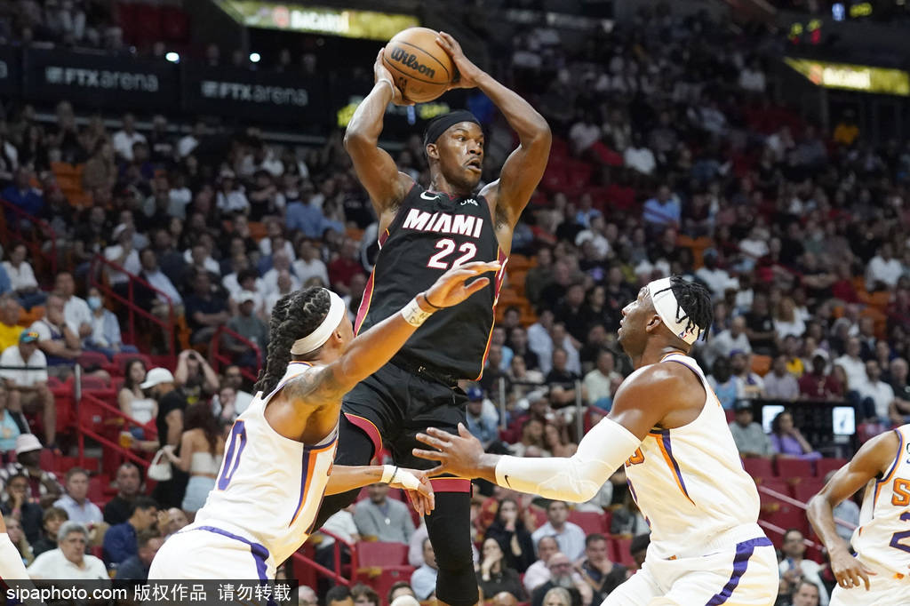 当布克遇上约基奇季后赛交锋中的智慧与激情碰撞