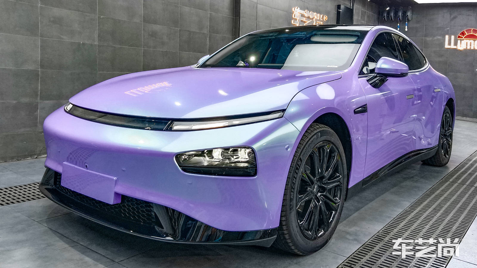 小鹏p7 yeecar改色 双色紫魅绿_搜狐汽车_搜狐网