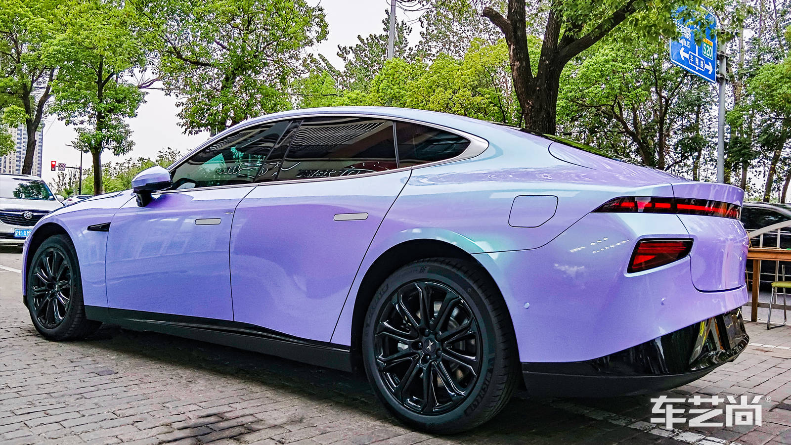 小鹏p7 yeecar改色 双色紫魅绿_搜狐汽车_搜狐网