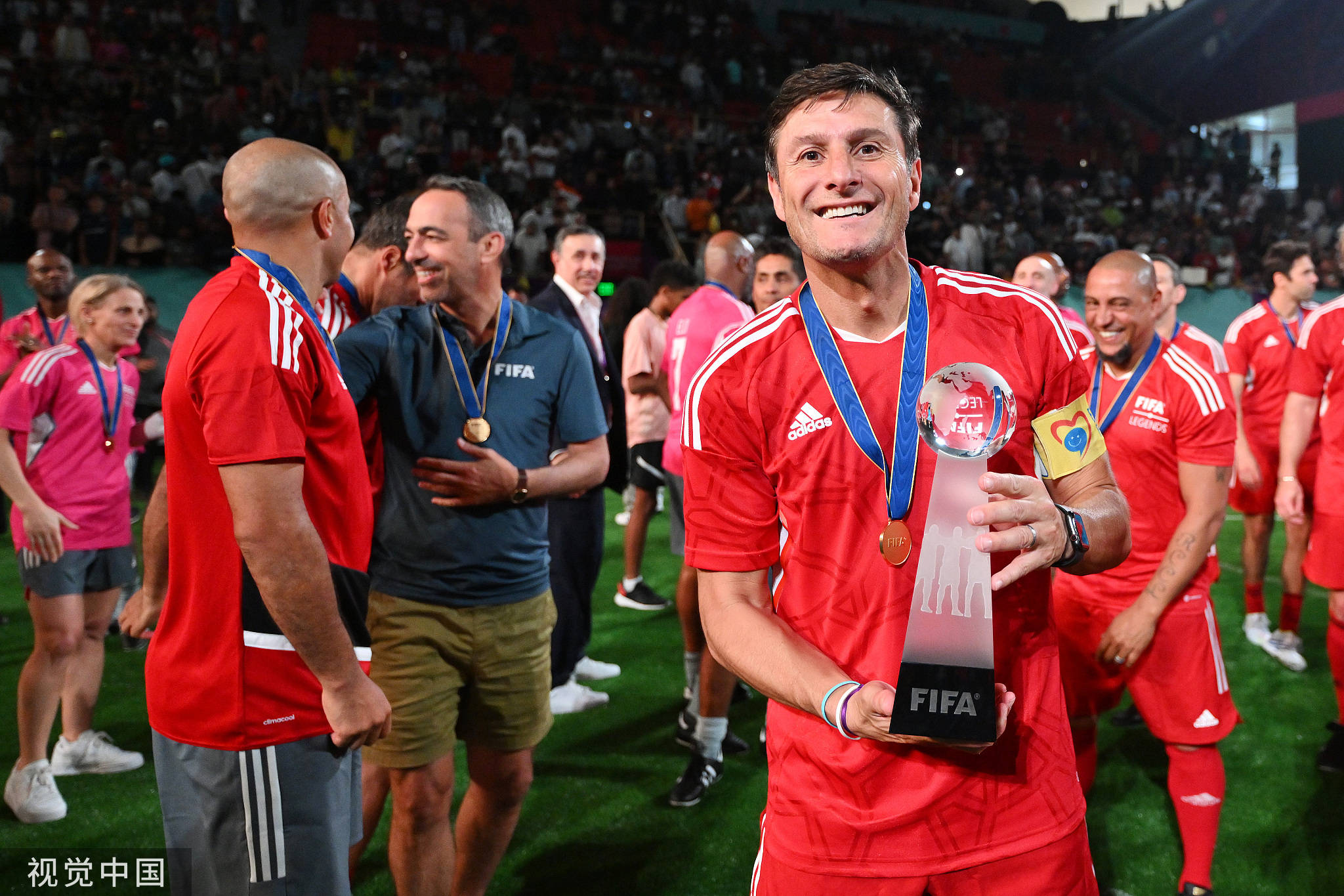 高清图:FIFA传奇杯足球赛 卡福卡洛斯领衔出战-搜狐大视野-搜狐新闻