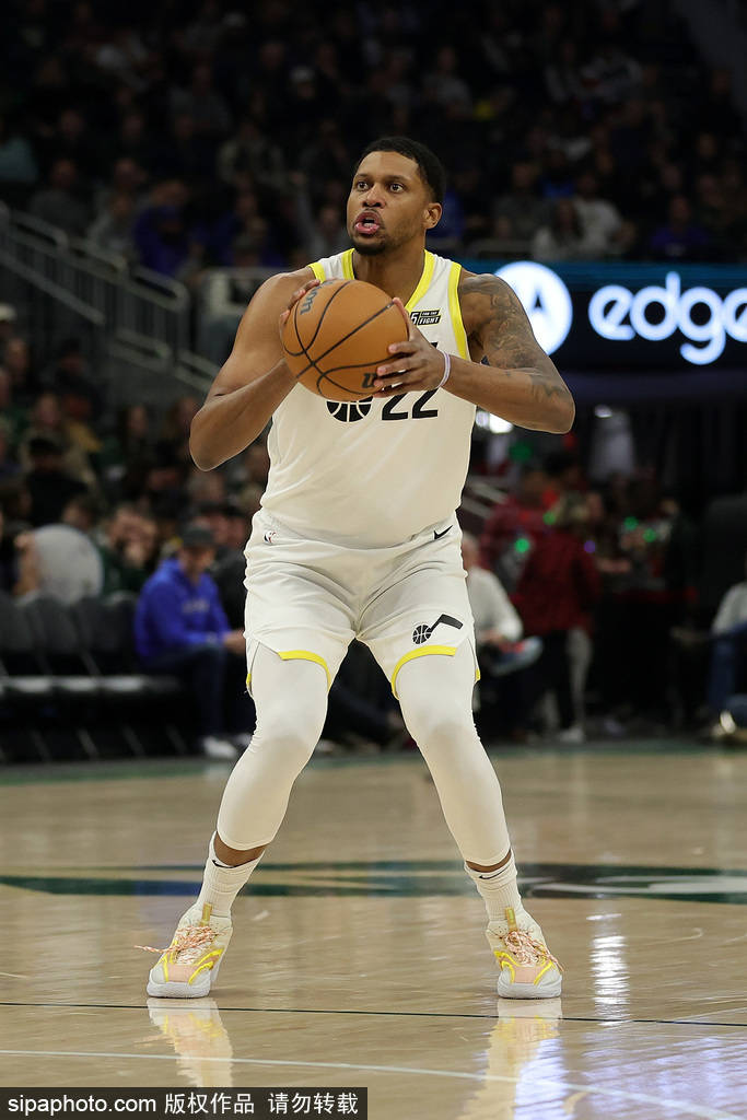 快船与字母哥的对决引爆全场激情碰撞