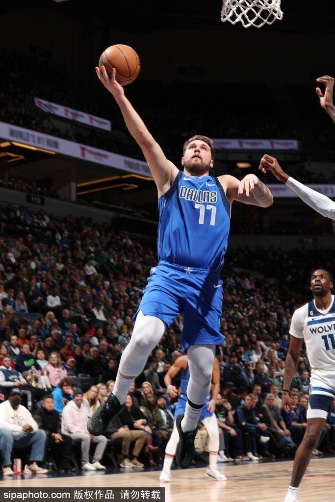 独行侠防守反击犀利配合引爆球迷欢呼浪潮