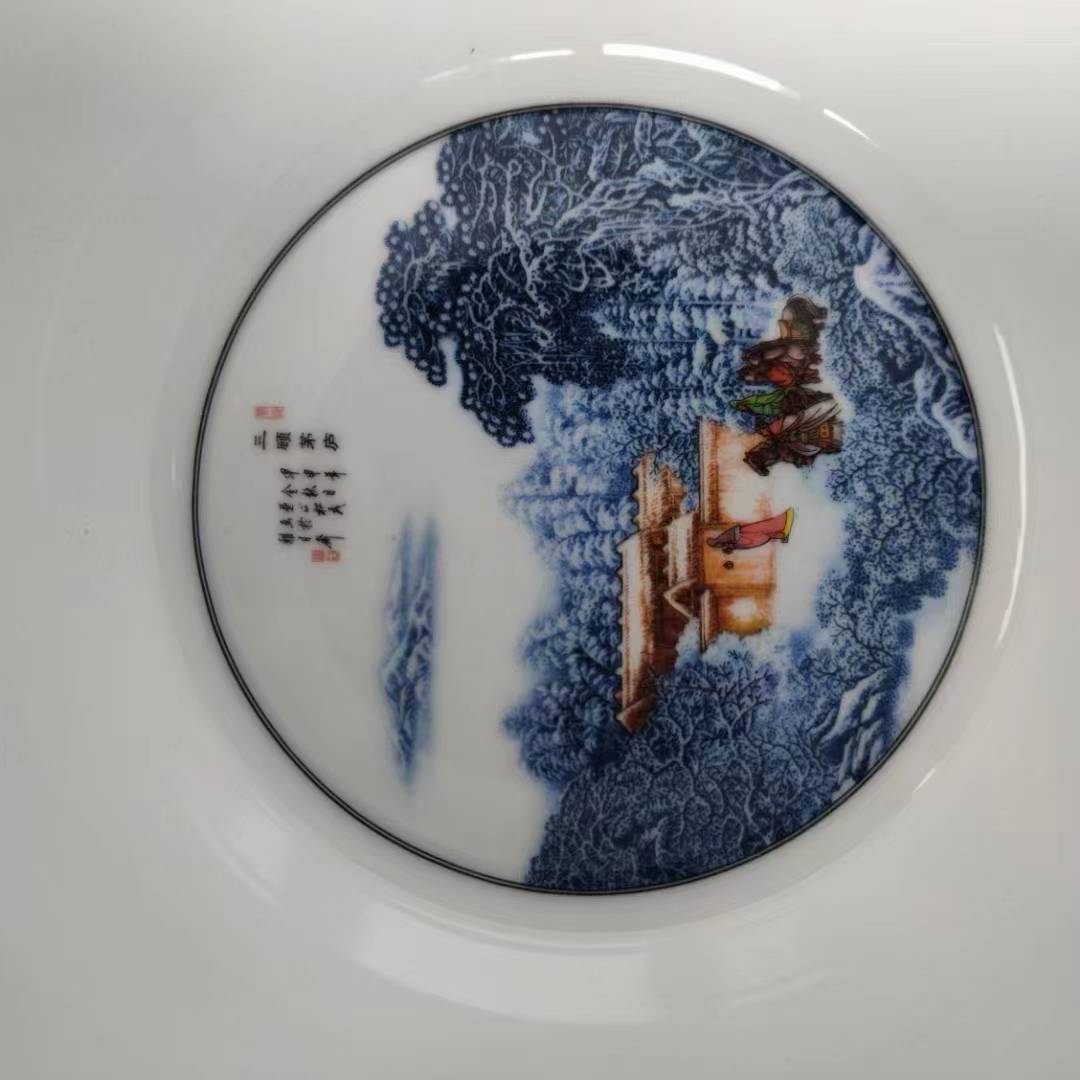 缸>是由张松茂大师倾情创作,以其拍卖1300万《三顾茅庐》瓷板画为原型