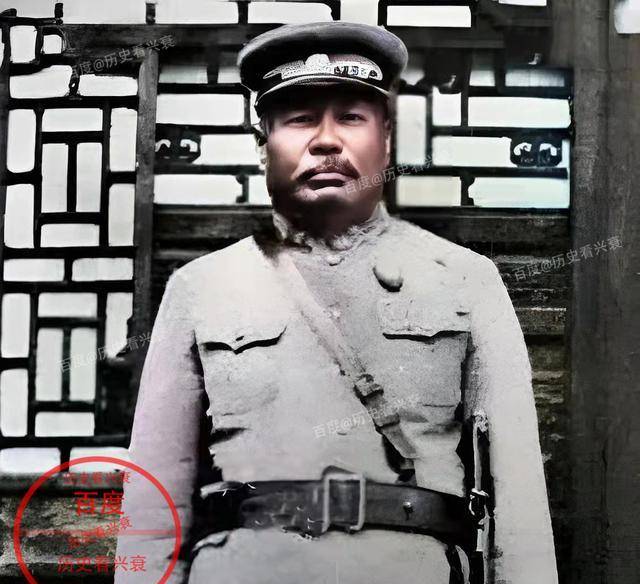 照片中的男子叫汤玉麟.