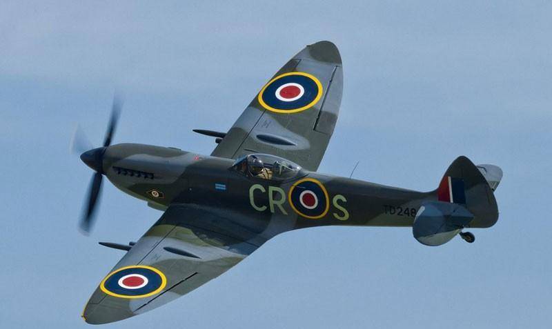 "喷火"黑历史:飞行员需要吸毒,第一次击落的是自家"飓风"式_英国_战斗