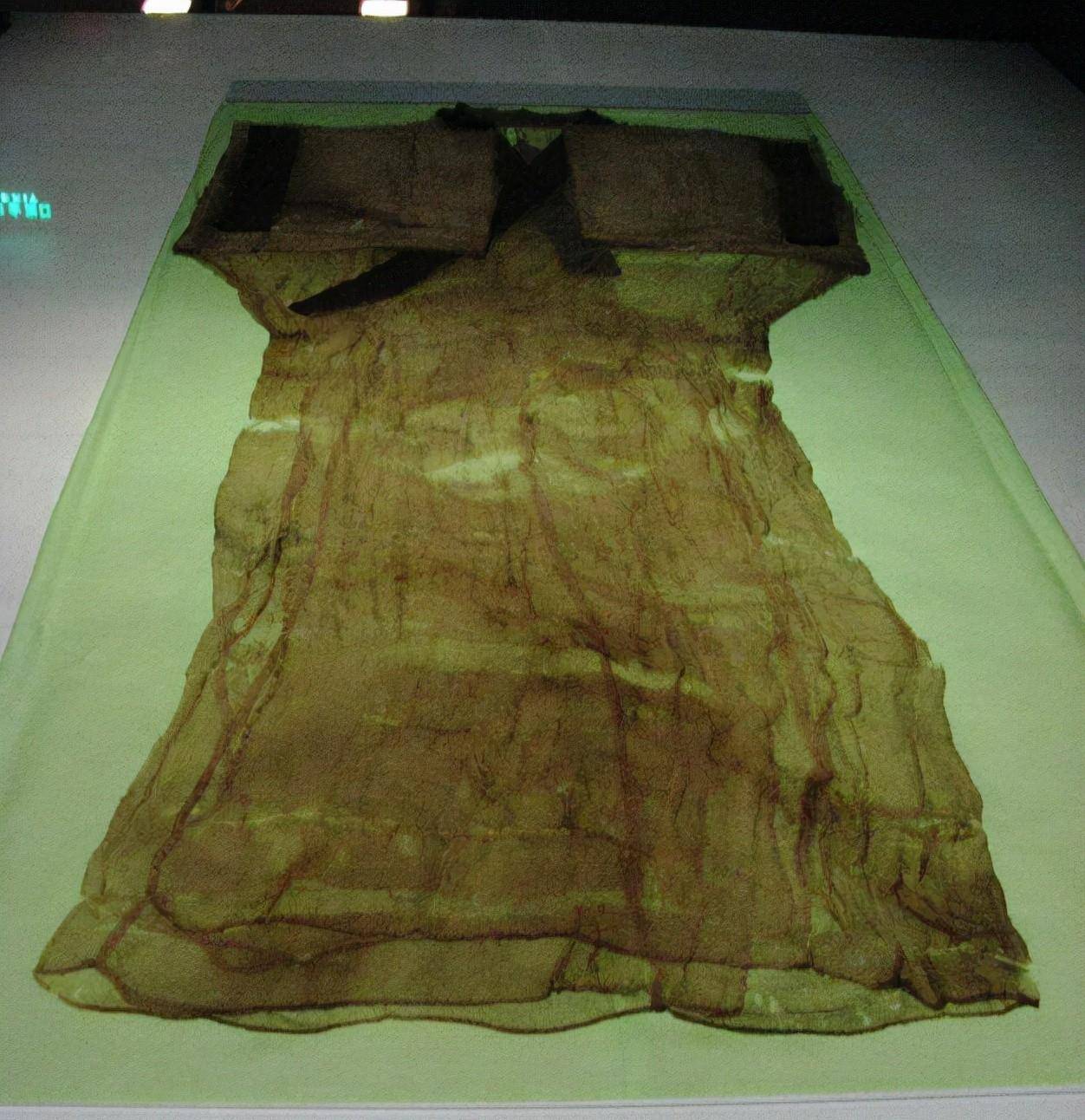 古墓现"东方睡美人",2000年身体不腐,体内138粒瓜