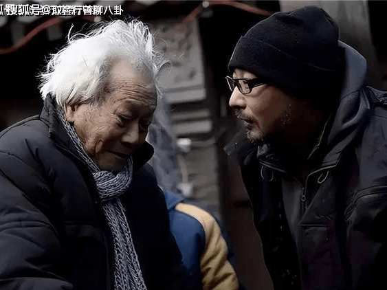 里海能法师,深不可测的眼神,一副仙风道骨,跟包氏父子里的形象,真是
