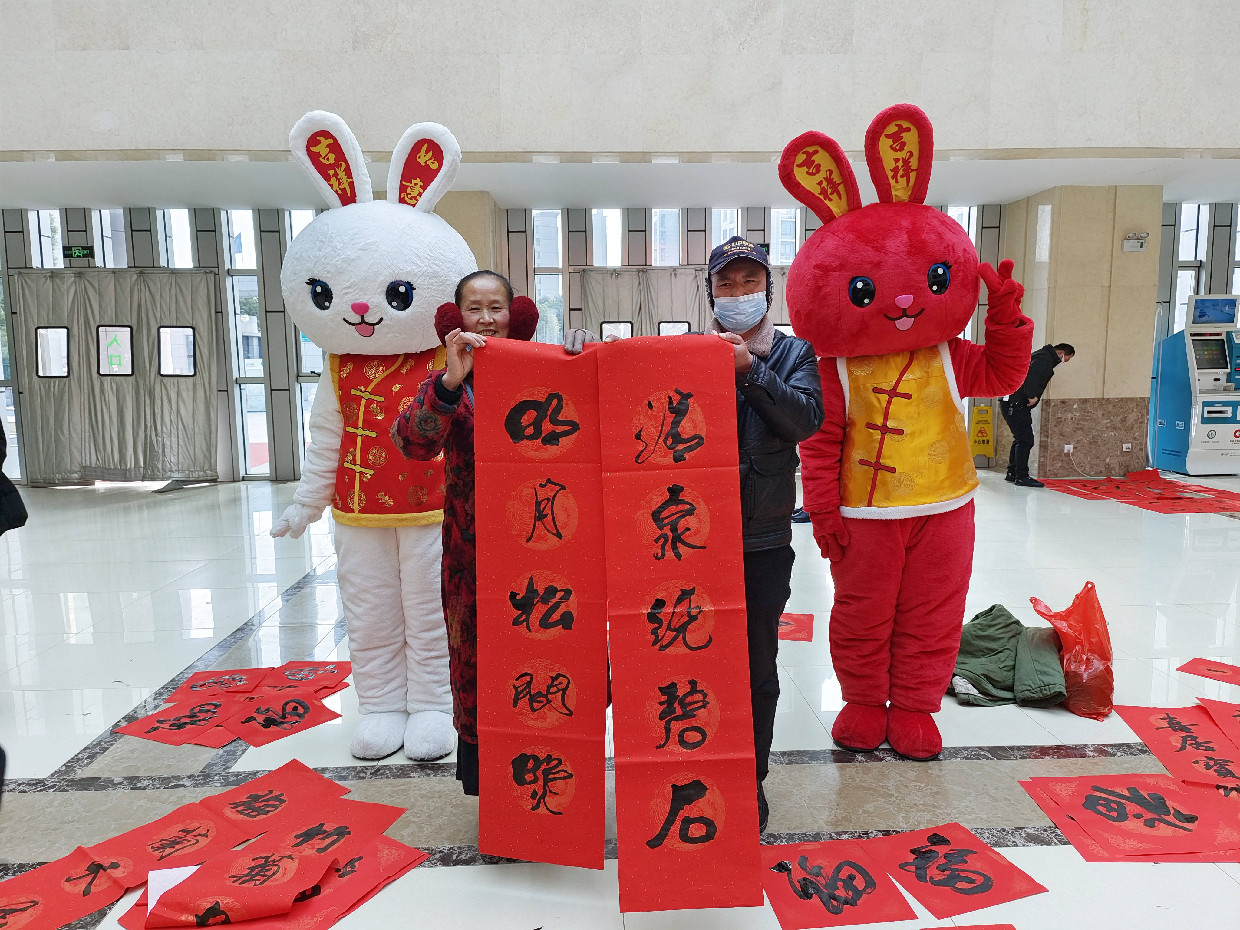 古墨轻磨满几香,砚池新浴粲生光—写春联送万福活动走进阜南县第三