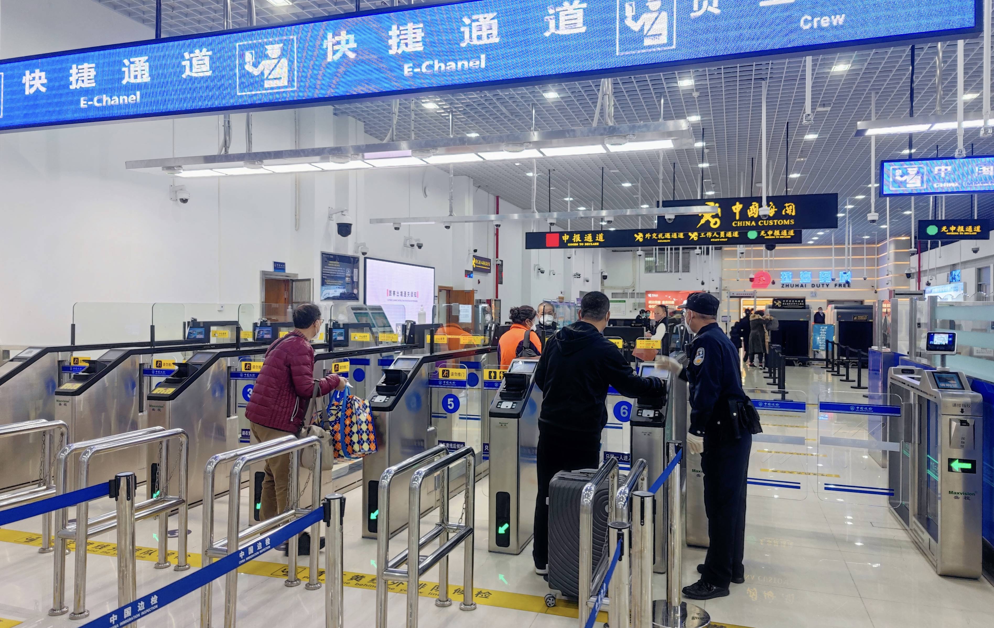 珠海九洲边检站:春节假期,九洲港口岸出入境人员呈现稳步增长,有序