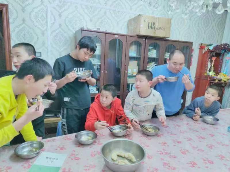 ​中国博渡创始人金子导师看望孩子们和孩子们一起过大年