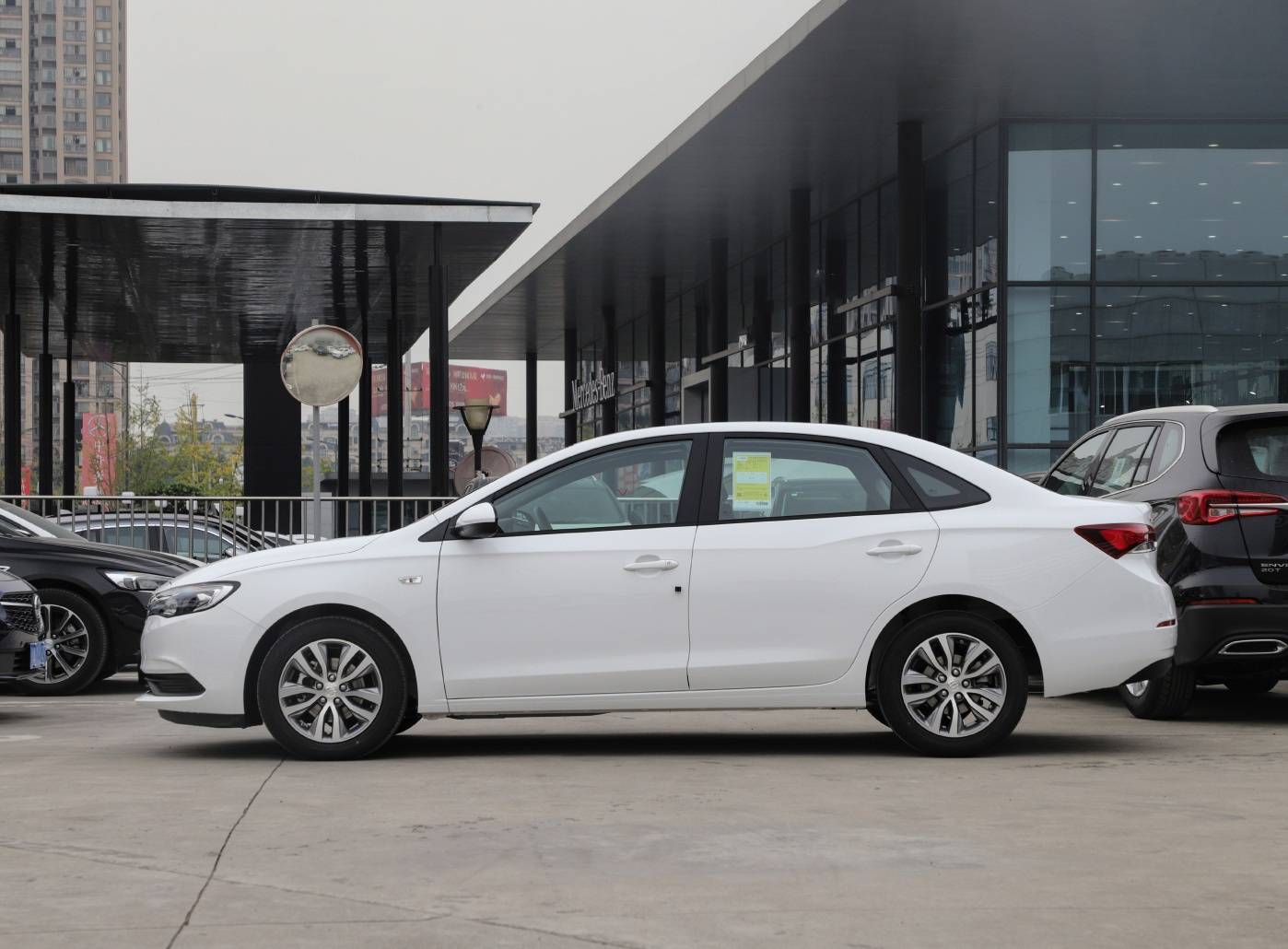 12万买一台别克英朗1.3t 轻混动精英型值不值?