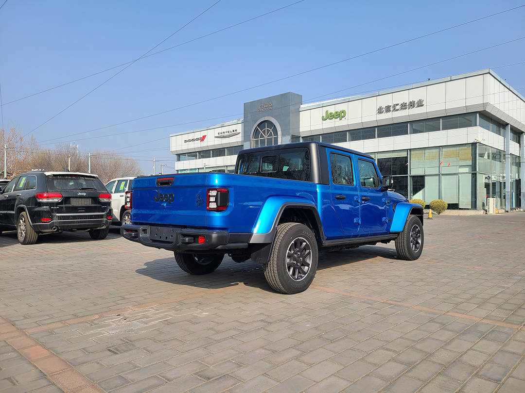 牧马人角斗士皮卡摩洛哥蓝色到店 北京jeep4s店实拍首发_搜狐汽车