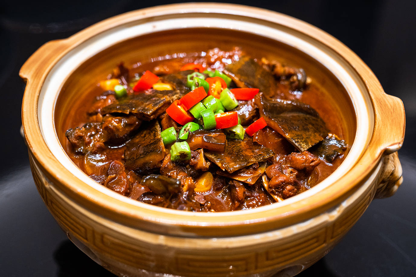 另外还有:钱塘甲鱼焖牛筋,豉油干菜蒸江鲈,咸鸡青瓜煮鳝筒,倒笃菜蘑菇