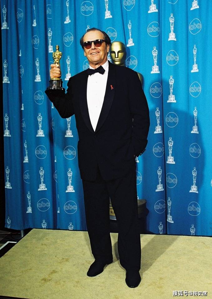 获得奥斯卡奖截至目前,希拉里·斯旺克已经两次获得奥斯卡奖